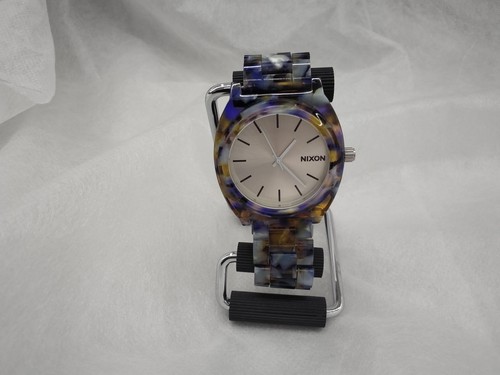 Nixon more marble - is,