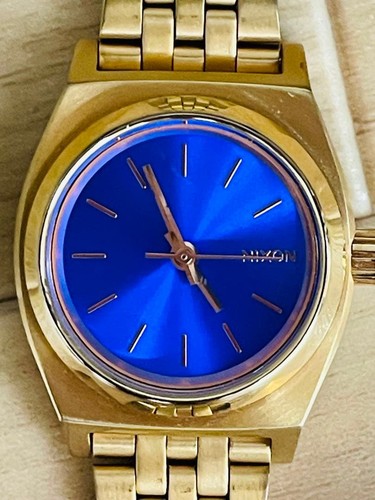 Working item nixon - working, gold