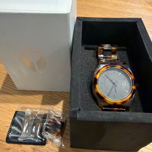 Accessories box with - accessories:,