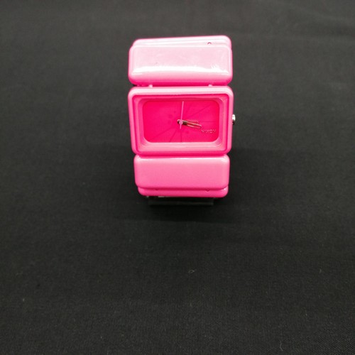 Nixon love the - love, quartz