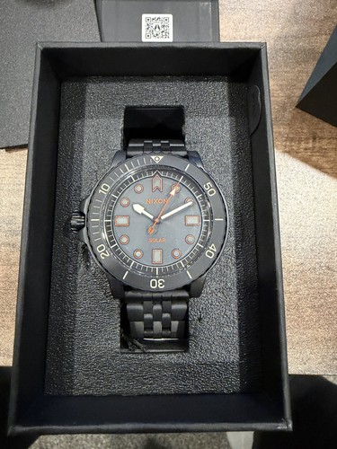 Nixon stinget limited - stinget,